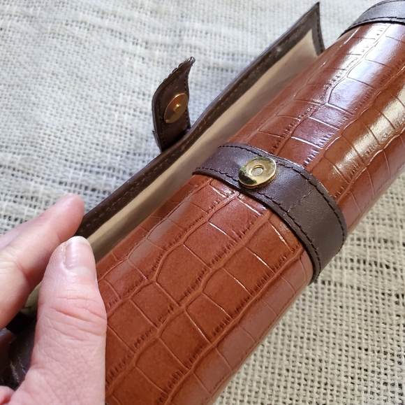 New Tuscan Designs Brown/Tan Croco Print Leather Jewelry or Pencil Roll. D-074 - Picture 4 of 12